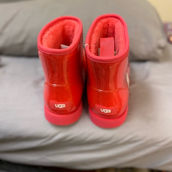 Red uggs - Picture 3 of 5